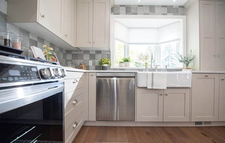 modern-kitchen-with-stainless-steel-appliances-and-gray-cabinetry