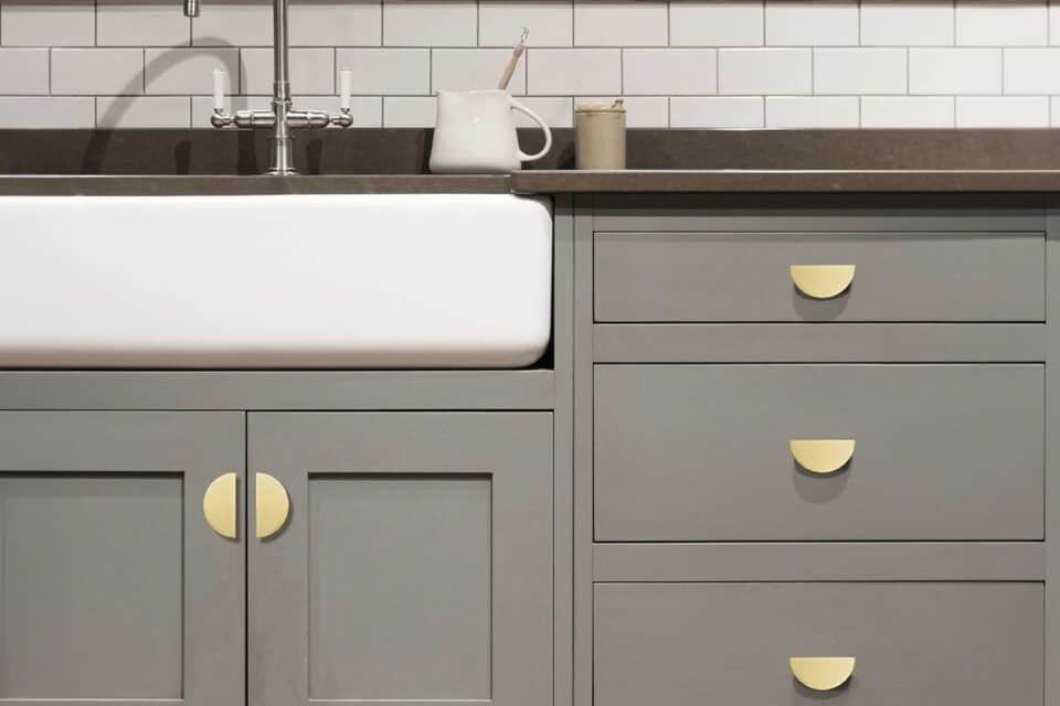 best drawer pulls, gold color, grey kitchen