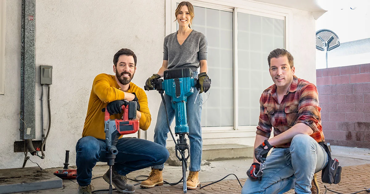 mandy moore with drew and jonathan scott on celebrity iou
