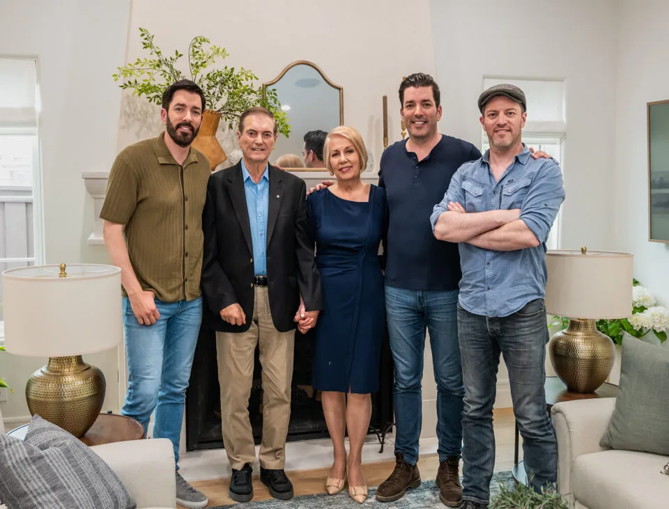 drew and jonathan scott with their parents jim and joanne scott and brother jd scott