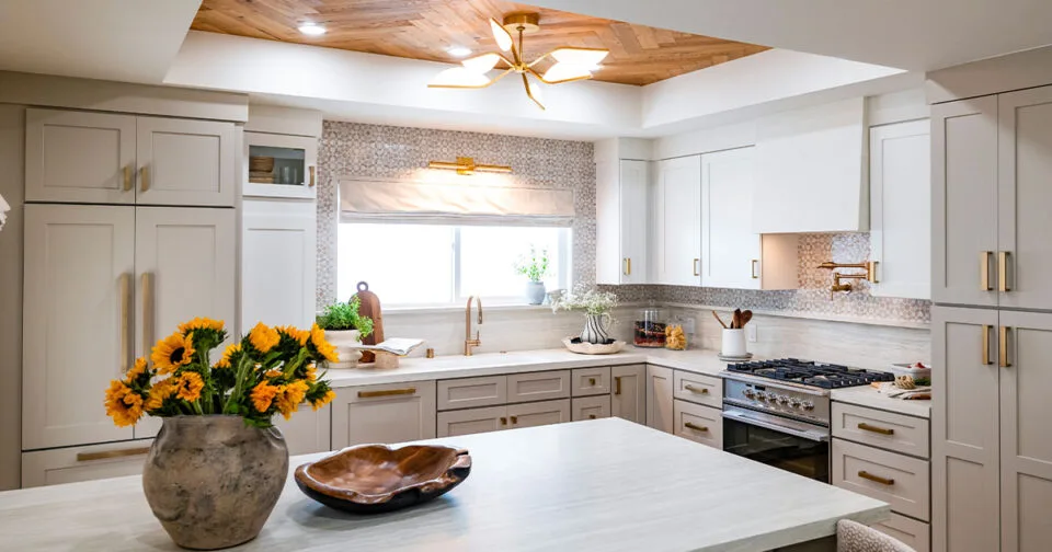 kitchen design styles that highlight different decor, modern kitchen with wood ceiling